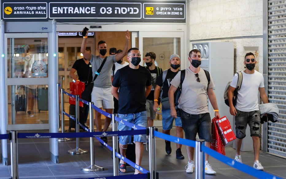 Le Premier ministre, Naftali Bennett, a déconseillé à ses concitoyens de quitter le pays et l’ouverture des frontières aux touristes vaccinés a été reportée au 1er août. AFP/Jack Guez