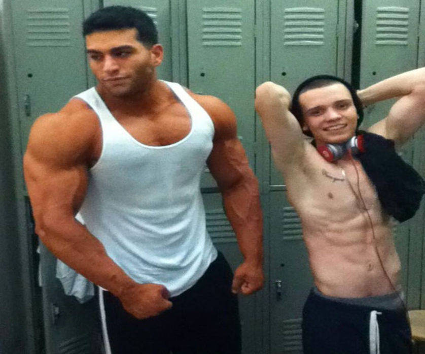 bodybuilder-next-to-skinny-guy.jpg